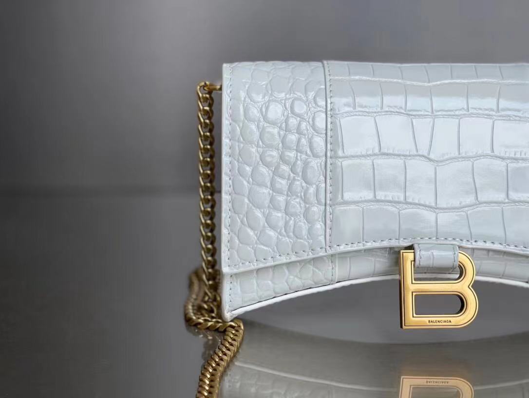 WOMEN'S HOURGLASS WALLET ON CHAIN IN Shiny Crocodile Embossed White High