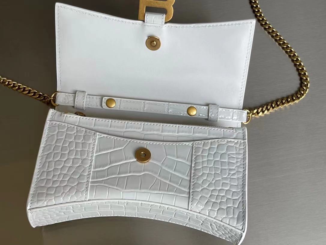 WOMEN'S HOURGLASS WALLET ON CHAIN IN Shiny Crocodile Embossed White High