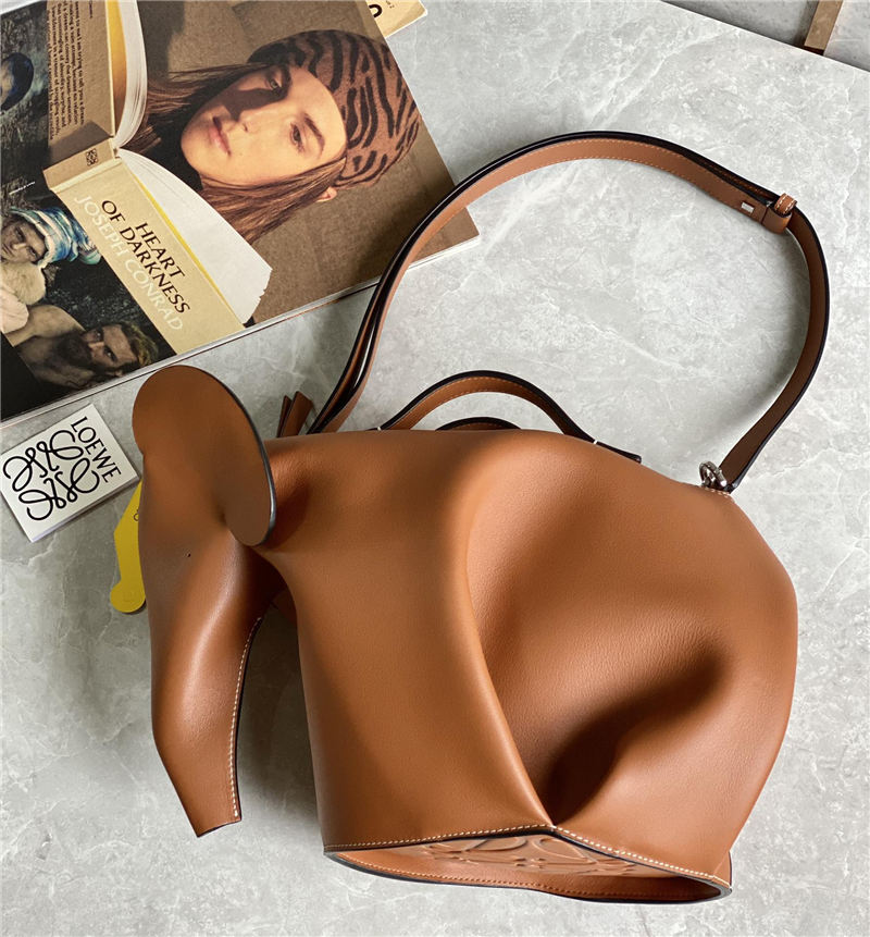 Large Elephant bag in classic calfskin Tan High