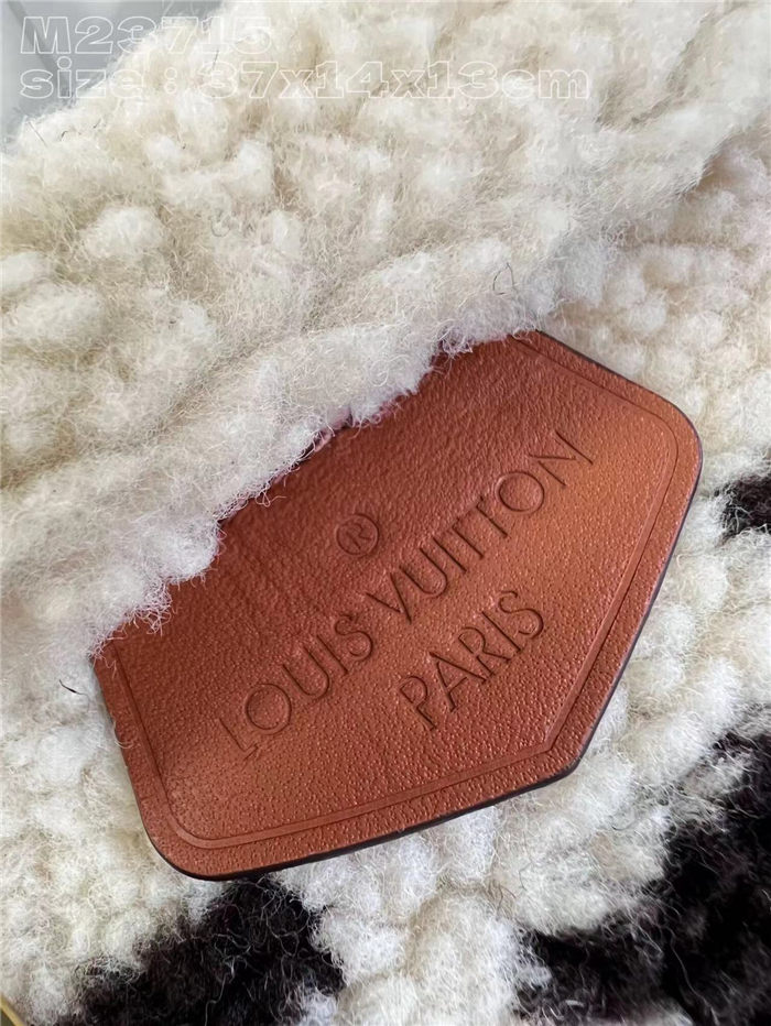 Louis Vuitton Bumbag Shearling M23715 High