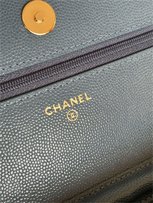 Classic Wallet on Chain AP0250 Grained Calfskin Blue Gold Metal B