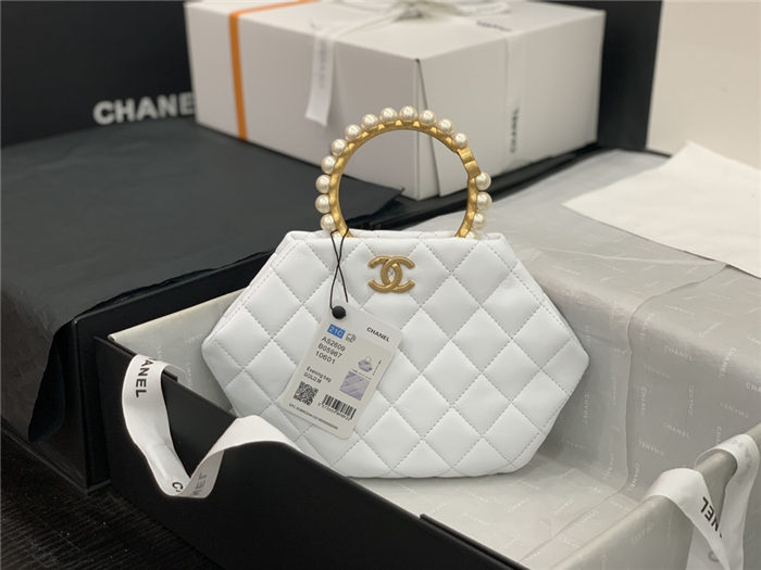 Chanel CLUTCH Lambskin Imitation Pearls & Gold-Tone Metal AS2609 White High