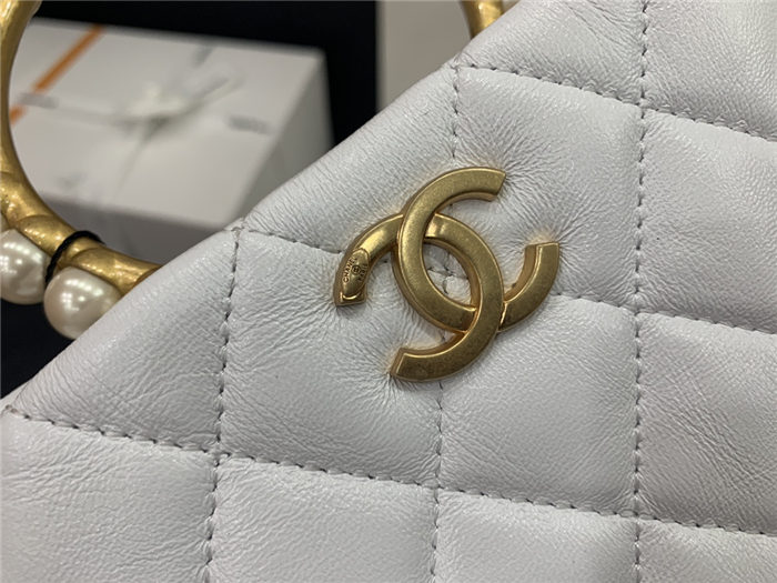 Chanel CLUTCH Lambskin Imitation Pearls & Gold-Tone Metal AS2609 White High