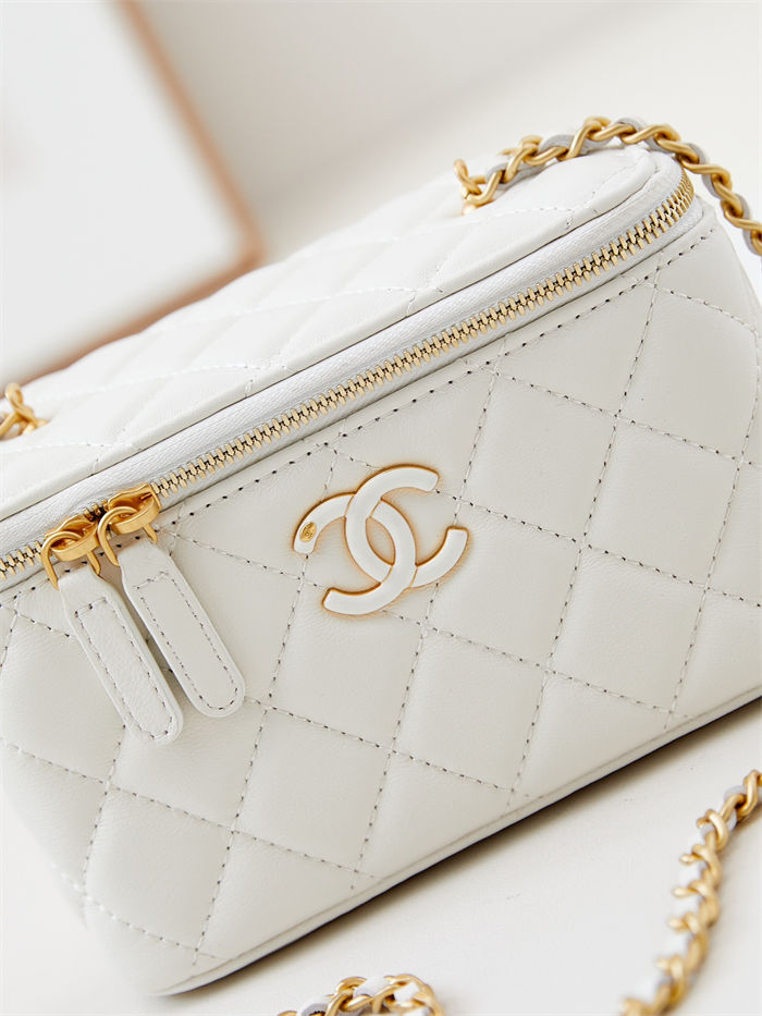 Chanel Vanity with Chain AP3940 Lambskin White High