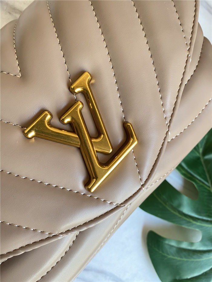 Louis Vuitton LV NEW WAVE CHAIN BAG Mid