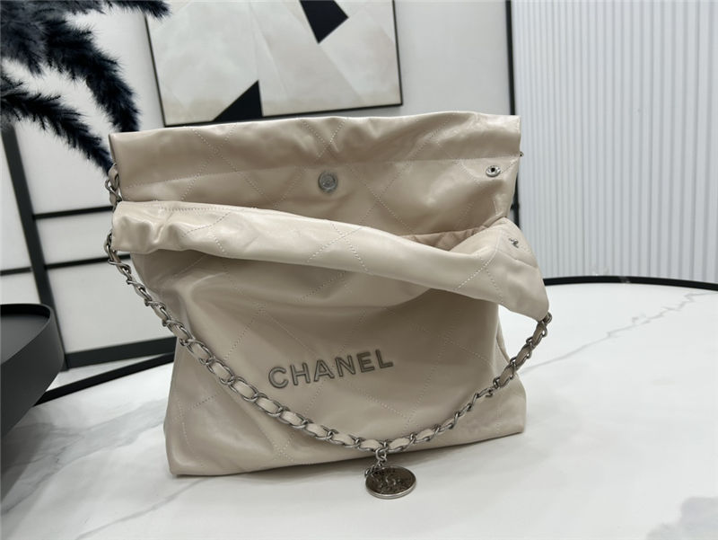 Chanel 22 SMALL HANDBAG Shiny Calfskin & Gold-Tone Metal AS3260 Nude High