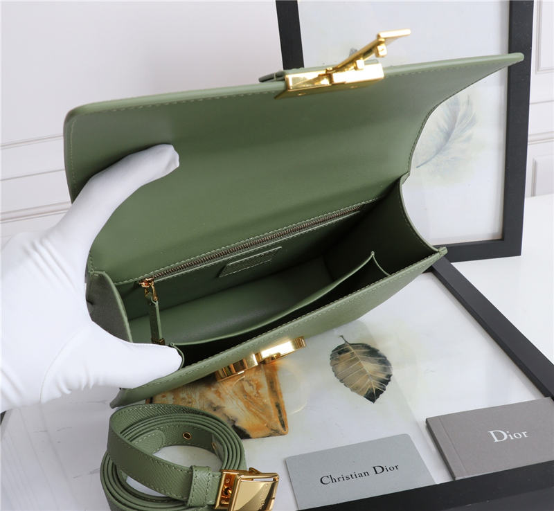 30 MONTAIGNE BAG Grained Calfskin Green High