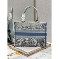 MEDIUM Dior BOOK TOTE Gradient Toile de Jouy Embroidery Blue High