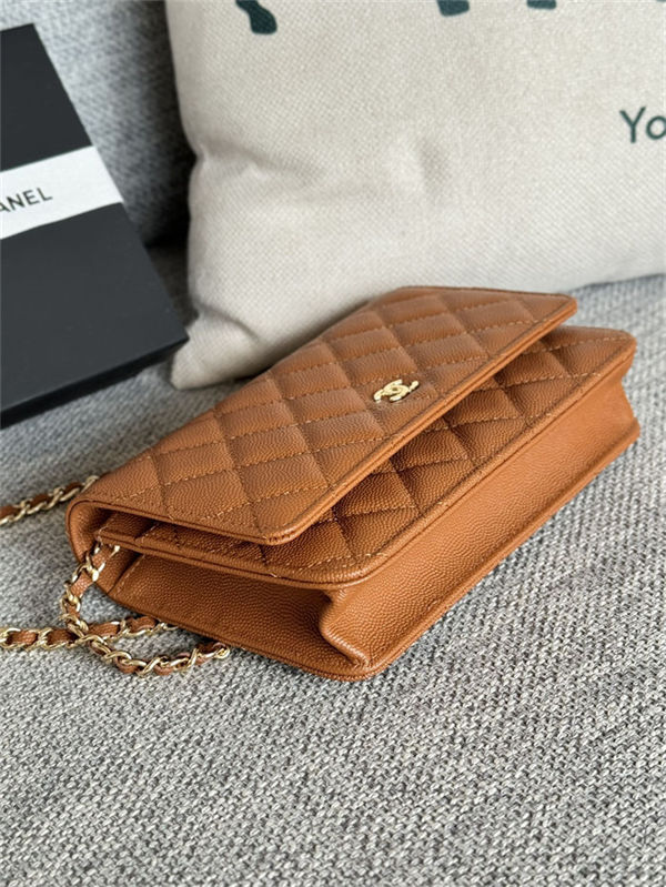 Classic Wallet on Chain AP0250 Grained Calfskin Caramel Gold Metal B