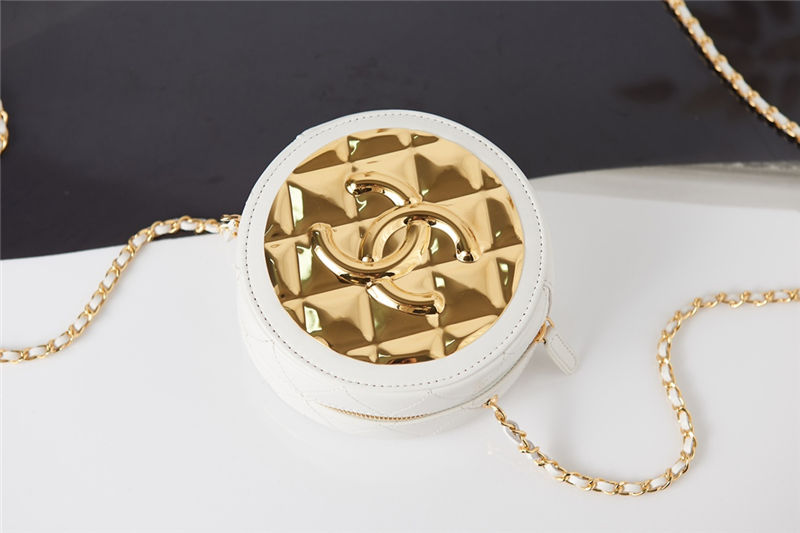 Chanel CLUTCH WITH CHAIN Lambskin & Gold-Tone Metal AP2388 White High