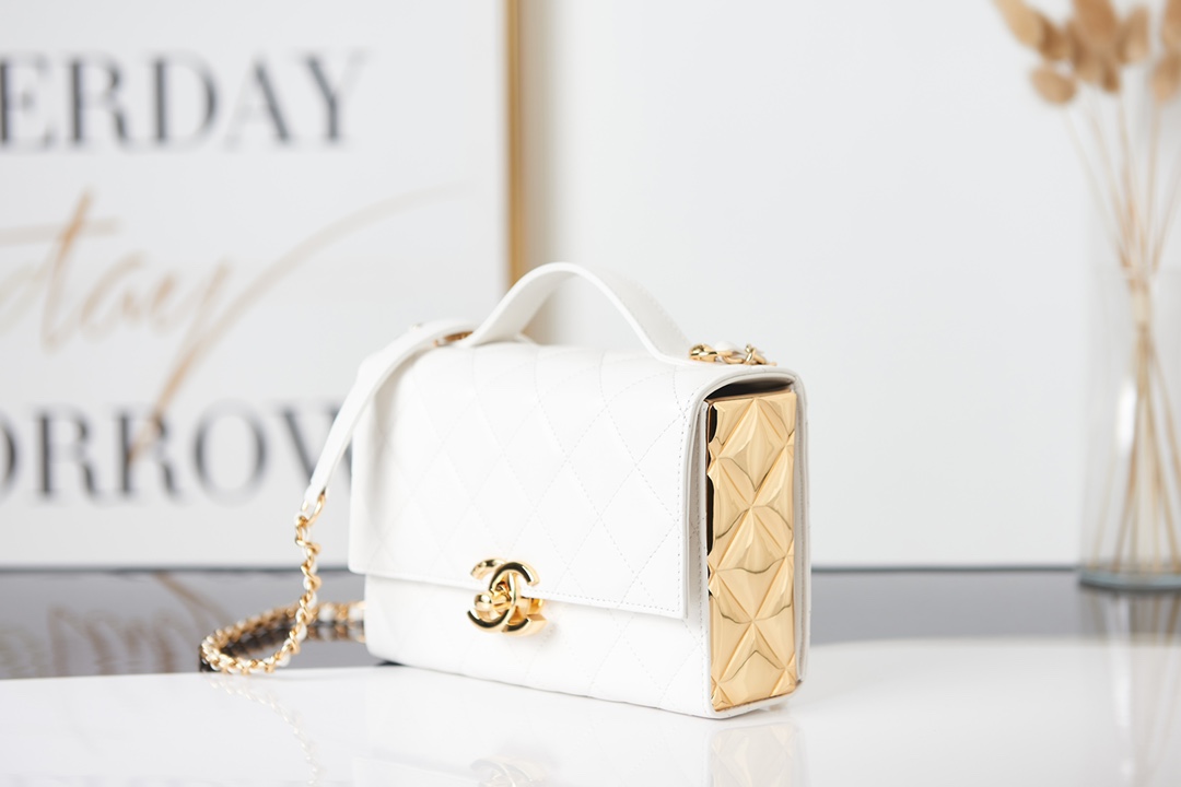 MINI FLAP BAG WITH HANDLE Lambskin & Gold-Tone Metal AS2796 White High