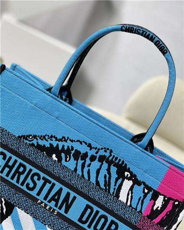 MEDIUM Dior BOOK TOTE D-Jungle Pop Embroidery Blue/Pink High