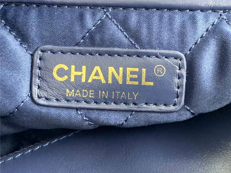 Chanel 22 MEDIUM HANDBAG Shiny Calfskin & Gold-Tone Metal AS3261 Navy High