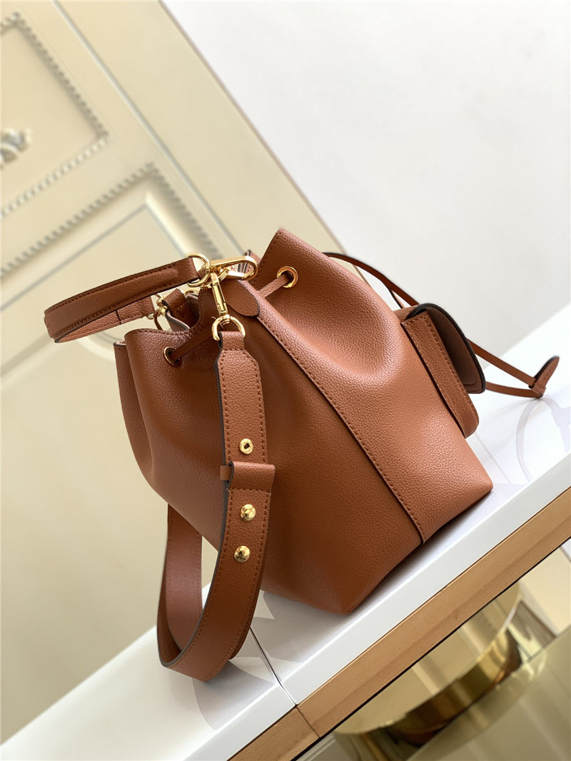 Louis Vuitton LOCKME BUCKET BAG Grained calf leather M57688 High