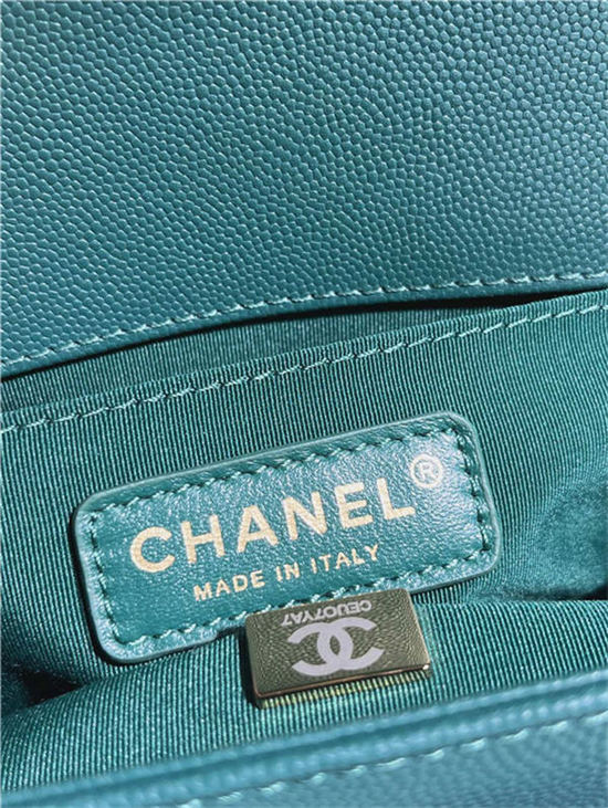 SMALL BOY Chanel HANDBAG Grained Calfskin Green Matt-Gold Metal High