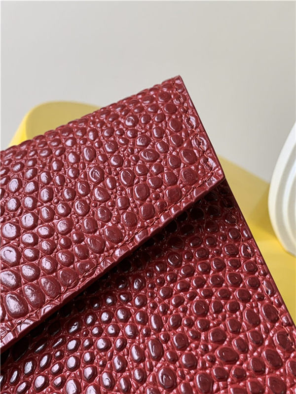 UPTOWN POUCH IN Crocodile Red High