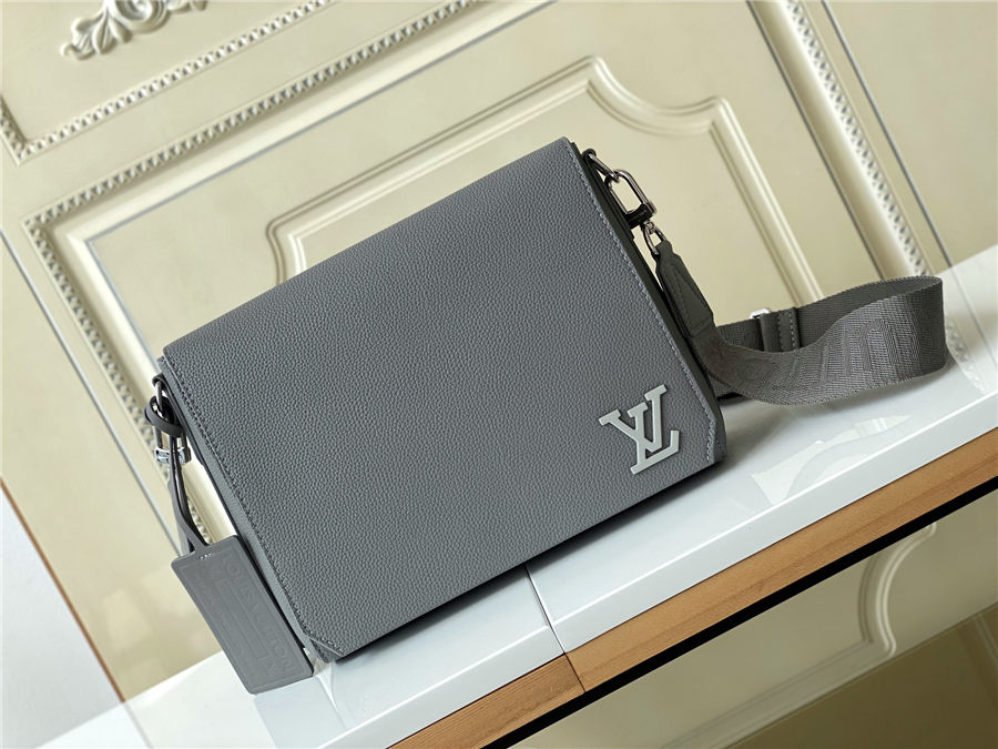 Louis Vuitton MESSENGER Black grained calf leather M57080 High