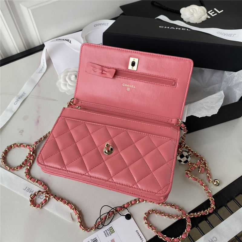 WALLET ON CHAIN Lambskin & Gold-Tone Metal AP1450 Pink A