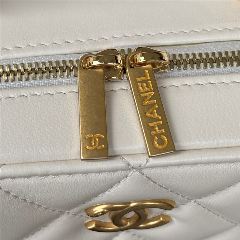 Chanel Small VANITY CASE AS3318 Lambskin & Gold-Tone Metal White A