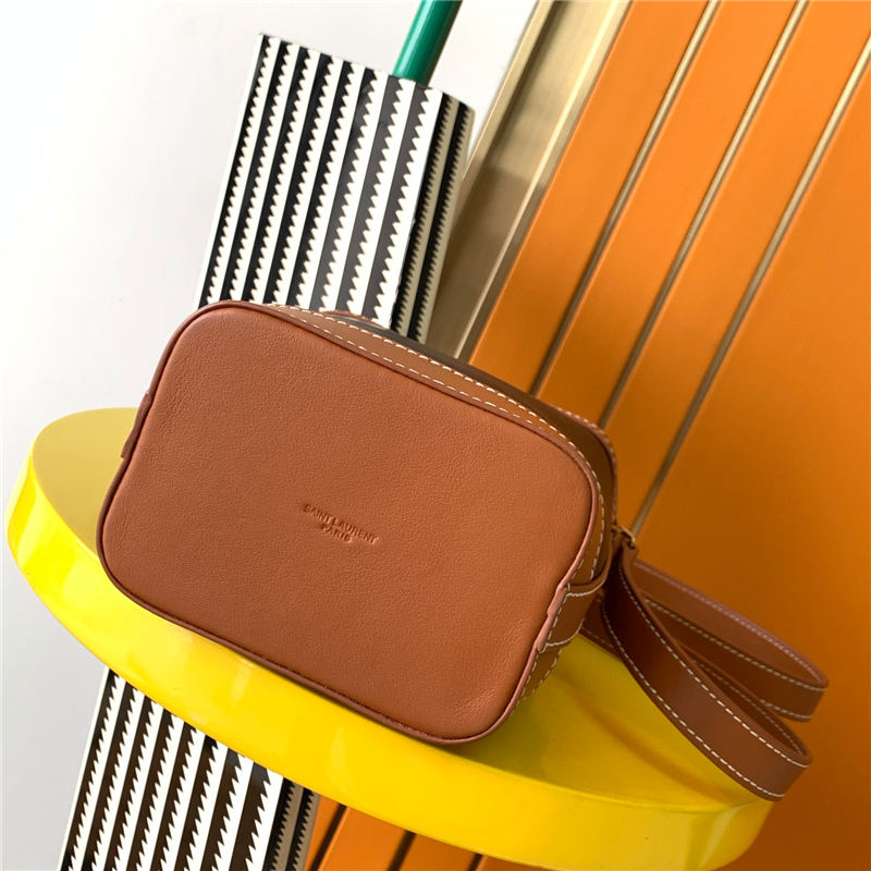 APHILE BUCKET CROSSBODY POUCH IN SMOOTH LEATHER High