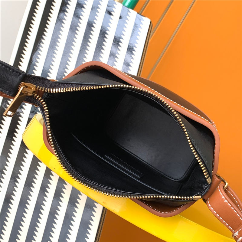 APHILE BUCKET CROSSBODY POUCH IN SMOOTH LEATHER High