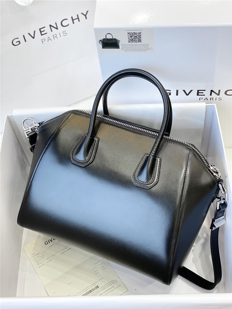 Givenchy MEDIUM ANTIGONA BAGE IN SMOOTH BOX LEATHER High