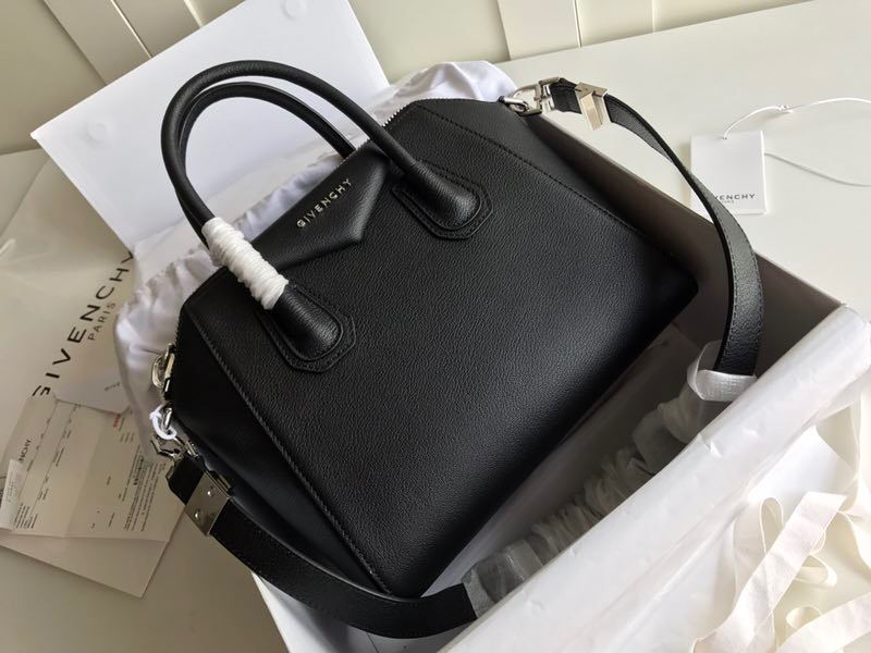 Givenchy MEDIUM ANTIGONA BAGE IN GRAINED LEATHER Black High