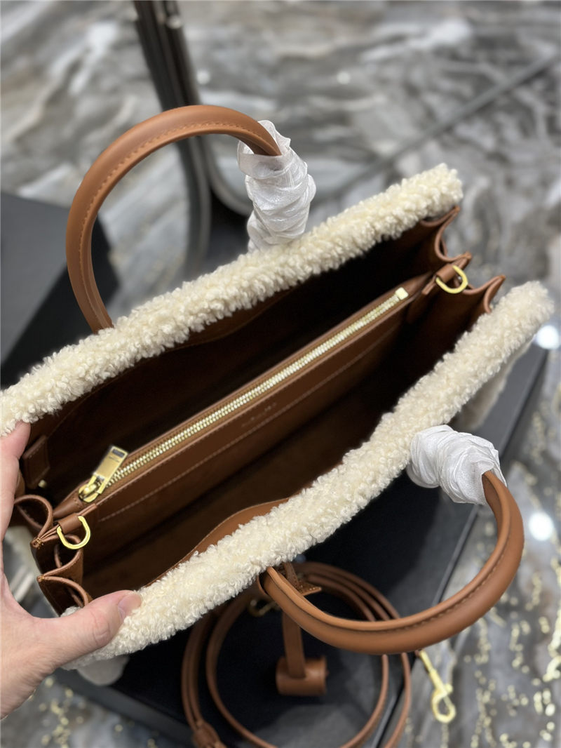 SAC DE JOUR SUPPLE MEDIUM IN SUEDE AND SHEARLING High