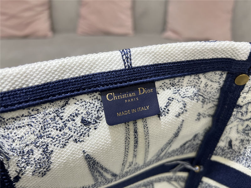 Dior SMALL D-BUBBLE BUCKET BAG Rêve d'Infini Embroidery Blue High