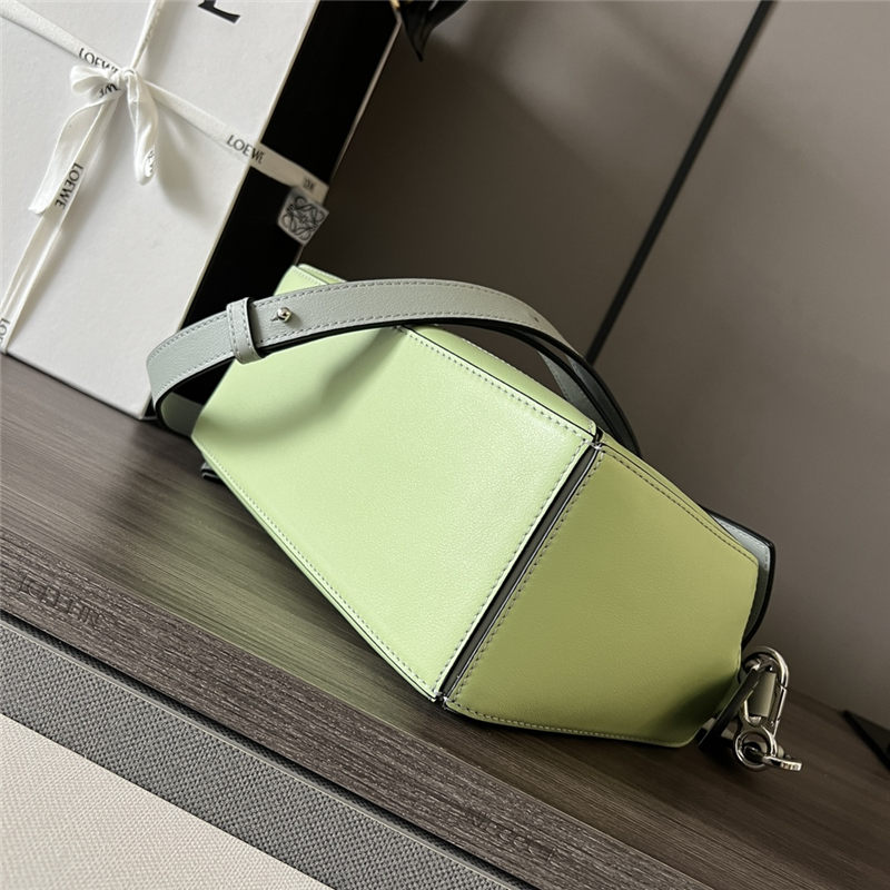 Small Puzzle bag in classic calfskin Green High