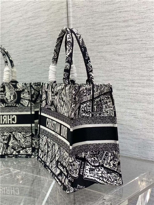 MEDIUM Dior BOOK TOTE Plan de Paris Embroidery Black/White High