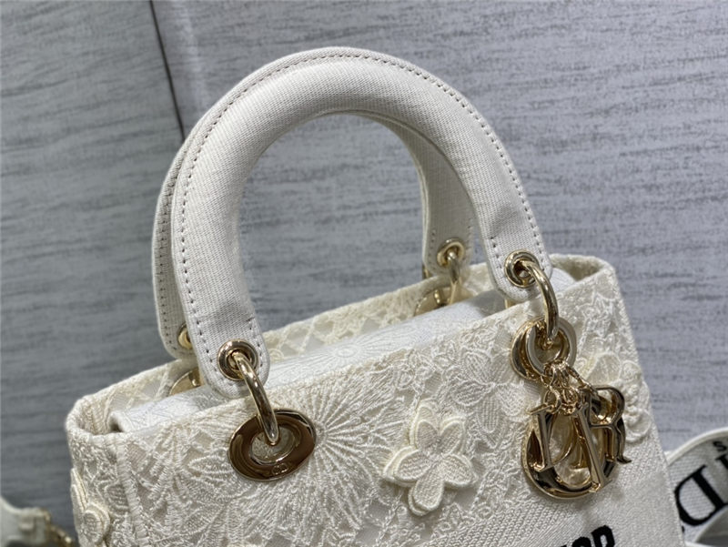 MEDIUM LADY D-LITE BAG Embroidered with 3D Flowers White High