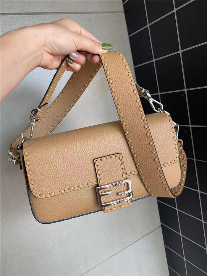 BAGUETTE Selleria bag with oversized topstitching Beige High