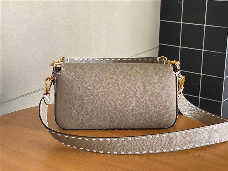 BAGUETTE Selleria bag with oversized topstitching Taupe High