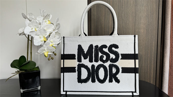 MEDIUM Dior BOOK TOTE Miss Dior Graffiti Embroidery High