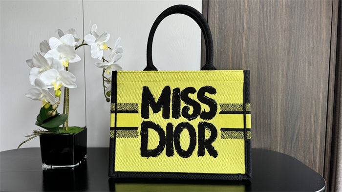 MEDIUM Dior BOOK TOTE Miss Dior Graffiti Embroidery High