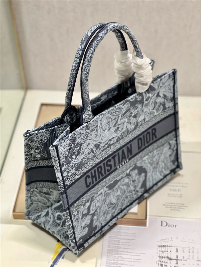 MEDIUM Dior BOOK TOTE Toile de Jouy Embroidery Denim Blue High