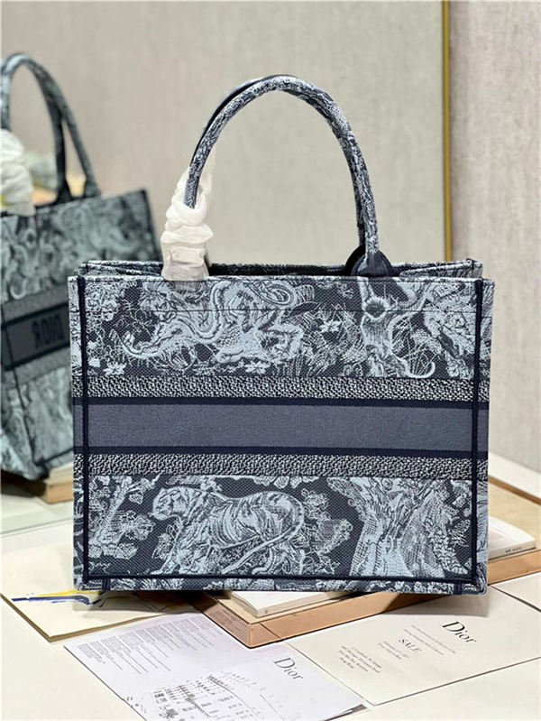 MEDIUM Dior BOOK TOTE Toile de Jouy Embroidery Denim Blue High