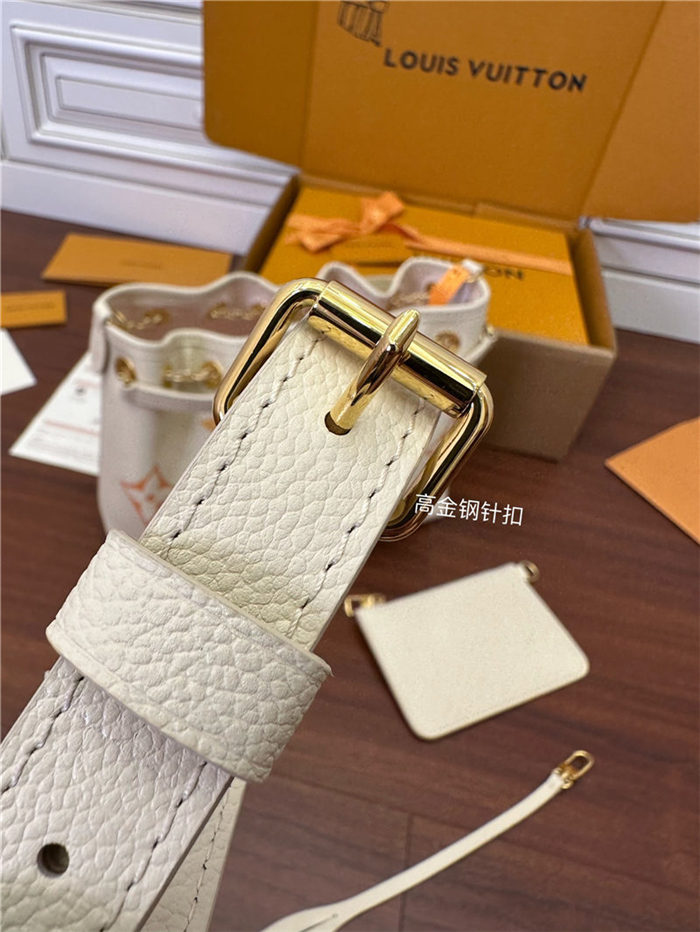 Louis Vuitton Summer Bundle Embossed supple cowhide leather M46545 Top