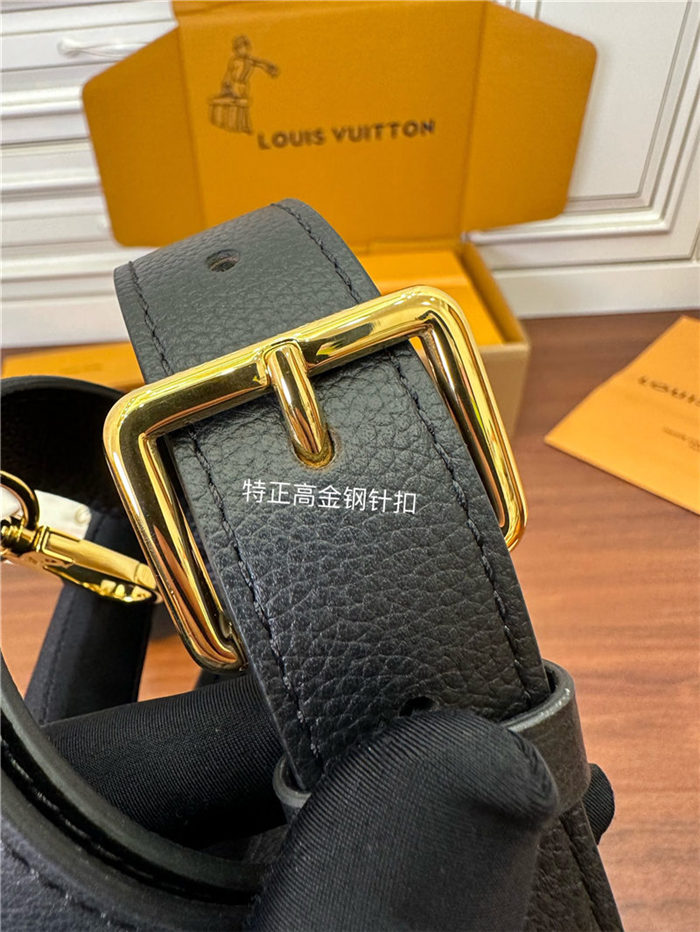 Louis Vuitton Oxford Lockme Grained calf leather M22735 Top