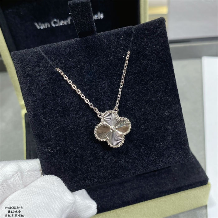 Van Cleef & Arpels Necklace 13570