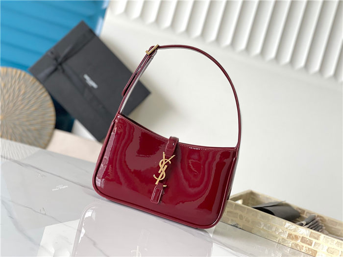 LE 5 À 7 HOBO BAG IN PETENT LEATHER Burgundy High