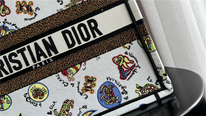 MEDIUM Dior BOOK TOTE Dragon Zodiac Embroidery  High