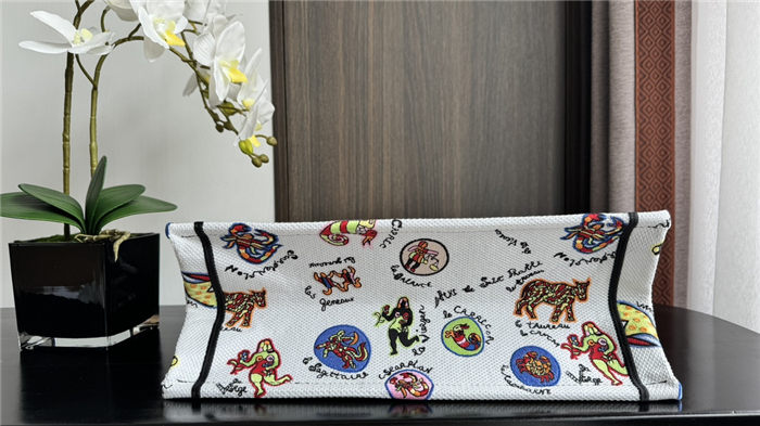 MEDIUM Dior BOOK TOTE Dragon Zodiac Embroidery  High