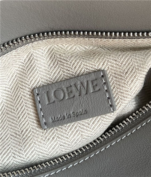 Small Puzzle bag in classic calfskin Pearl Grey High