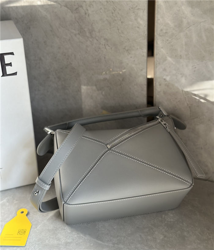 Small Puzzle bag in classic calfskin Pearl Grey High