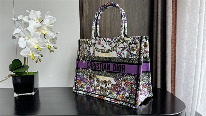 MEDIUM Dior BOOK TOTE Dior 4 Saisons Été Soleil Embroidery High