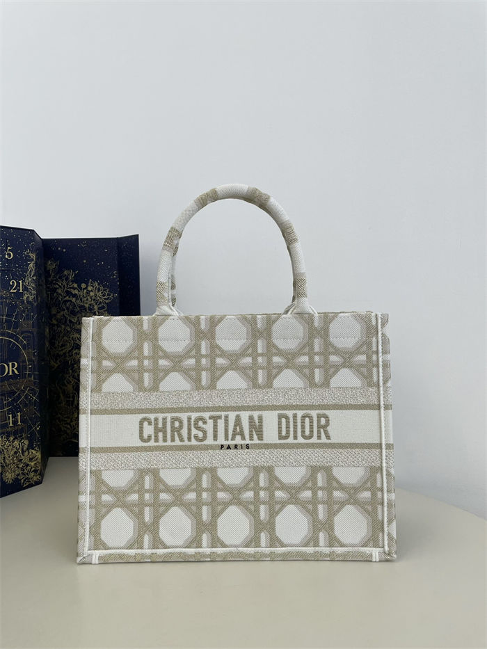 MEDIUM Dior BOOK TOTE Macrocannage Embroidery High