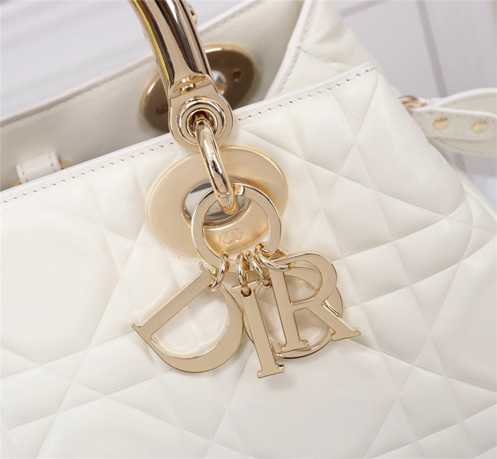 LADY 95.22 MEDIUM BAG Cannage Calfskin White High