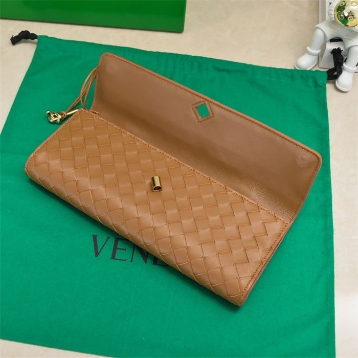 BV Long Clutch Andiamo With Handle Cognac High